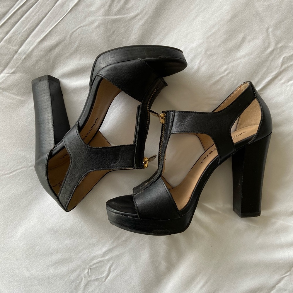 Moda Spana black zippered heels